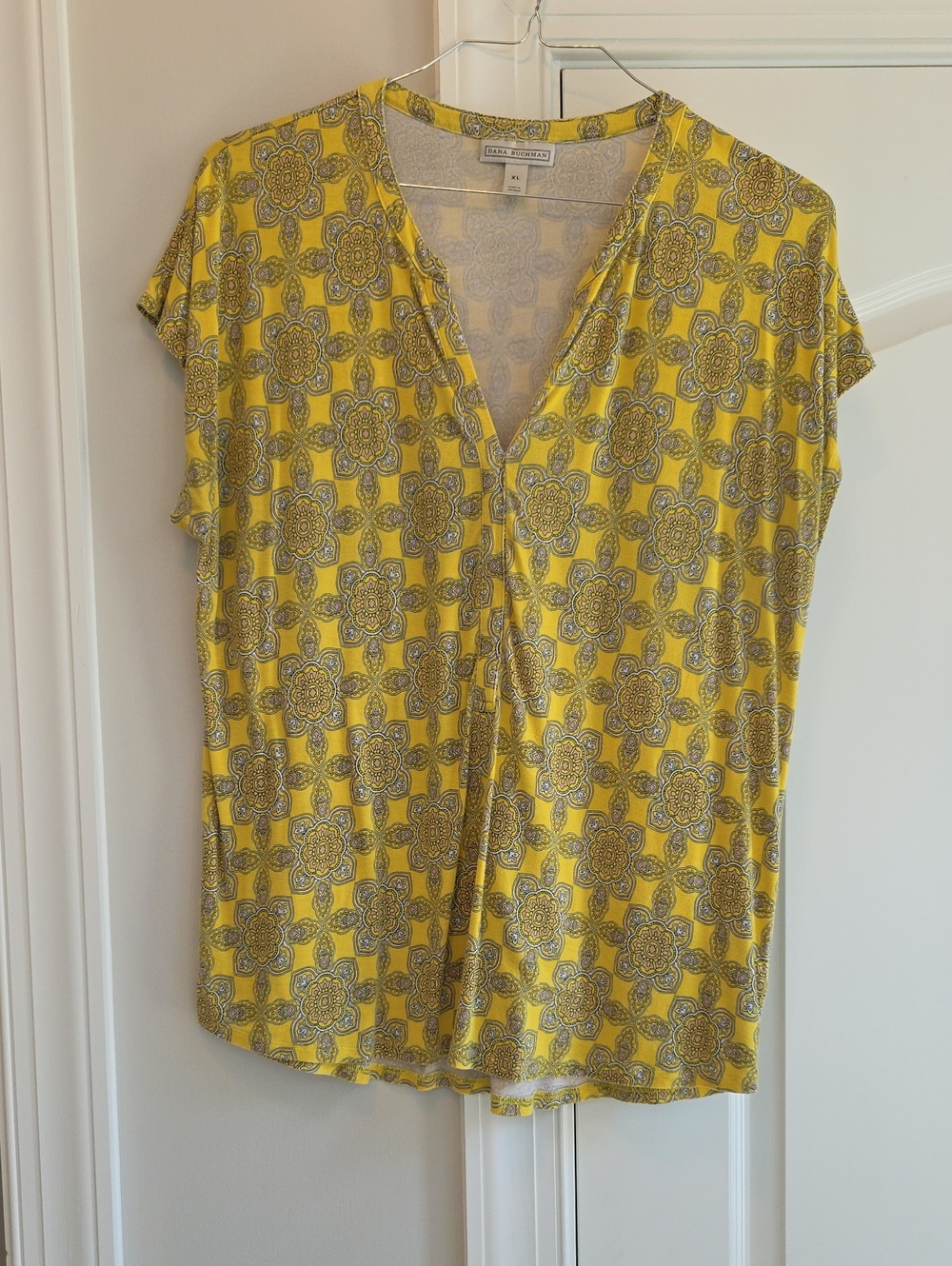 Dana Buchman Yellow Floral Medallion V-Neck Short Sleeve Top